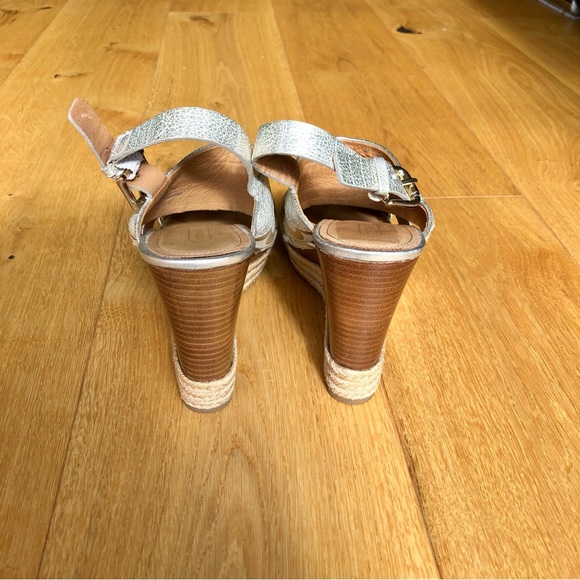 Coach monogram pale gold leather and canvas wedge heeled sandals - Picture 4 of 6